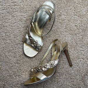 MICHAEL KORS GOLD FLORAL LEATHER STRAPPY HEEL SIZE 8